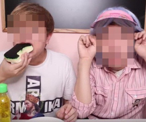Lại phát hiện kênh Youtube cho trẻ có nội dung không lành mạnh: Lừa bạn uống nước rửa bát và ăn bọt biển