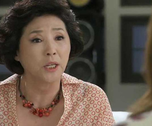 Biếu được bố mẹ chồng vài triệu mà chị dâu đã lên mặt chỉ đạo, tôi bực mình nói lại mấy câu khiến chị ta đơ người câm nín