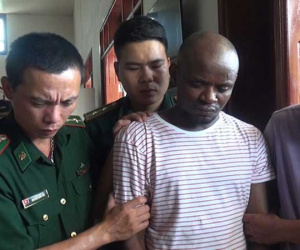 Triệt phá đường dây vận chuyển gần 15kg ma túy, bắt 2 đối tượng người châu Phi
