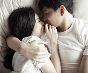 Vợ trơ như khúc gỗ trên giường