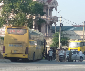 Nghệ An: Hàng chục hành khách kêu la khi xe gặp tai nạn liên hoàn