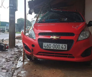 Một công an lái xe trong tình trạng có cồn tông chết người