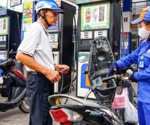 Việt Nam đang giảm mạnh nhập khẩu xăng dầu