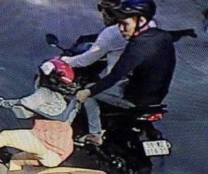 Nhóm cướp tuổi teen phóng xe đuổi theo trêu ghẹo gái, ép xe cướp điện thoại