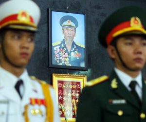 Xúc động những người đồng đội chào tiễn biệt phi công huyền thoại Nguyễn Văn Bảy