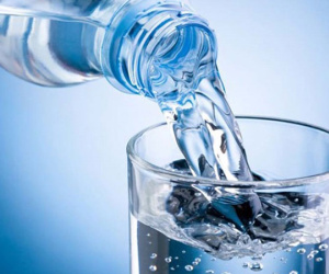 Tiến sĩ Nam khoa cảnh báo: 3 thói quen uống nước 'phá hỏng' thận, rất nhiều người mắc