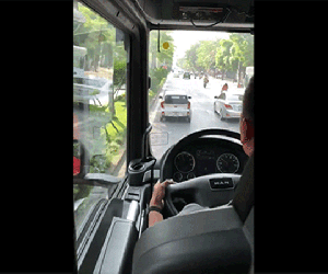 Công an xác minh vụ tài xế cản đường, xe cứu hỏa phải liên tục phát loa 'yêu cầu ô tô giảm tốc độ, đi gọn phía tay phải của mình' gây bức xúc