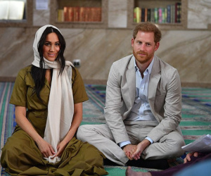 Meghan Markle bị chê kém tinh tế, thua xa chị dâu Kate khi lần đầu tiên đội khăn trùm đầu theo kiểu Hồi giáo