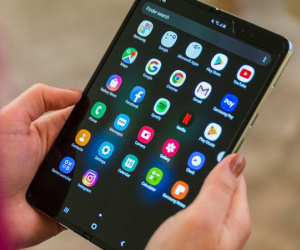 Chi phí sửa màn hình Samsung Galaxy Fold đủ mua một chiếc smartphone 'xịn xò'