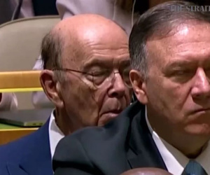 Bộ trưởng Thương mại Mỹ bị tố 'ngủ gật' khi ông Trump phát biểu