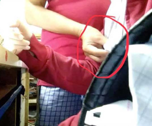 Thầy giáo 59 tuổi 'nựng' vòng 1 nữ sinh lớp 9 trong lúc dạy học lĩnh án 3 năm tù