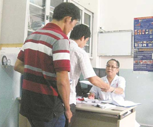 Chuyện bi hài khi nam giới tự giải quyết trục trặc sinh lý