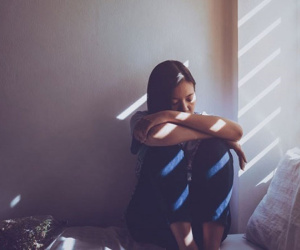 Đêm ấy uống say, tôi về nhà người yêu qua đêm, không ngờ đang ngủ thì giật thót mình khi sờ phải thứ trơn trượt lành lạnh đang quấn chặt vào anh