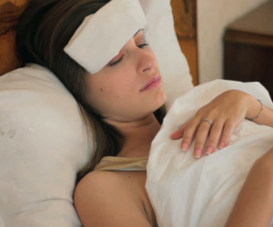Bác sĩ BV Xanh Pôn khẳng định: 'Chườm khi sốt, dân mình toàn làm sai!'