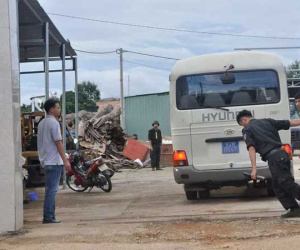 Khống chế kẻ vận chuyển ma túy dùng súng định 'mở đường máu'