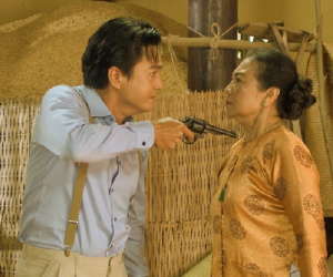 Tiếng sét trong mưa: Khải Duy chĩa súng vào đầu, bà Hội gào lên 'mày vì 1 đứa con gái mà giết mẹ mình'
