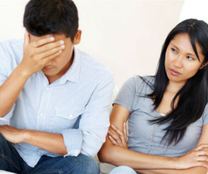 Mẹ chồng lên nhà chơi, vợ tôi than mất chiếc lắc vàng nhưng hôm sau tôi lại tìm thấy nó ở ngăn kéo bàn trang điểm của vợ