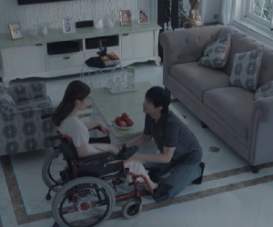 'Bán chồng' tập 21: Nga hóa điên lấy dao đâm vào chân khi nghe tin chồng ngoại tình và có con riêng