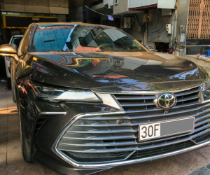 Cận cảnh hàng hiếm Toyota Avalon 2019 - Đàn anh của Toyota Camry lăn bánh tại Việt Nam