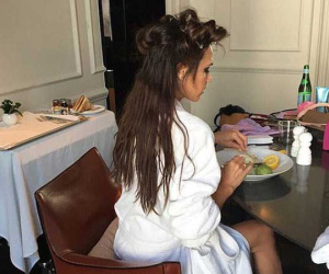 Ngoài cá hồi, Victoria Beckham còn trung thành với một loại quả giàu chất béo để duy trì làn da không tì vết
