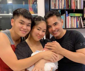 Mặc kệ thân hình sồ sề sau sinh, Lê Phương vẫn tự tin khoe dáng bên bạn bè trong ngày đầy tháng con gái