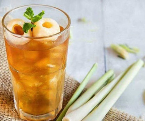 Uống cốc trà vải chứa băng keo cá nhân đã qua sử dụng, khách hàng phải dùng thuốc chống phơi nhiễm HIV: Bác sĩ nói gì?