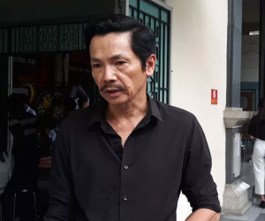 Đông đảo nghệ sĩ đến viếng NSND Thế Anh