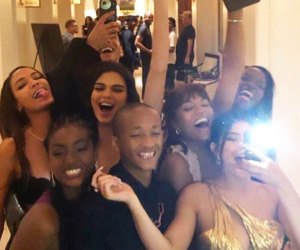 Khoảnh khắc dàn sao khủng hội tụ gây bão tại hôn lễ Justin Bieber: Kendall - Kylie bị hàm răng của Jaden Smith lấn át!
