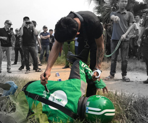Tài xế GrabBike bị sát hại: Nghi phạm 'diễn' lại cảnh nhát dao đoạt mạng