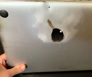 Khách nước ngoài kẹt lại Việt Nam vì mang theo MacBook Pro 15 inch