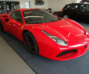 Ferrari 488 Spider màu đỏ hơn 20 tỷ đồng ở Hà Nội