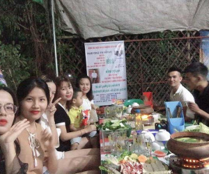 Bạn thân nhà người ta chưa bao giờ khiến dân mạng thất vọng: Thấy bạn ế bền vững, in ngay banner tuyển người yêu hộ