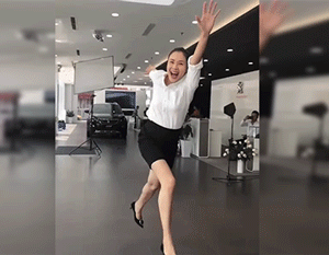 Cầm 350 triệu 'phí ly dị' của Thái (Hoa Hồng Trên Ngực Trái), Khuê vui sướng chạy đến suýt 'trượt vỏ chuối'?