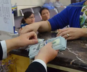 Vay ngoại tệ ngày càng khó