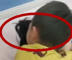 Vừa rời phòng đẻ con trai 3 tuổi nhào đến, mẹ cay xè mắt nghe con nói câu ngây ngô