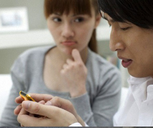 Đêm tân hôn, ức chế tột cùng vì có 'tình địch' xen vào giữa vợ chồng mà tôi không sao đuổi đi được