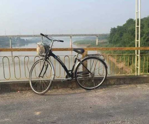 Xe đạp trên cầu, thi thể cô gái 22 tuổi vừa tốt nghiệp đại học dưới sông