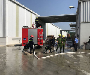 Cháy kho phế liệu, 2 nữ công nhân bị ngạt khói phải nhập viện