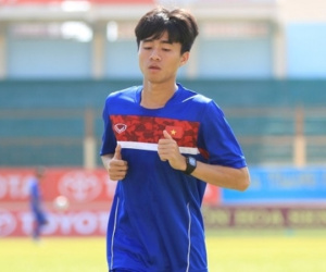 Tiền vệ U22 Việt Nam chấn thương tới mức không thể đi giày