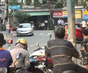 Khám ngôi nhà nghi có liên quan vụ nổ tại Cục Thuế Bình Dương