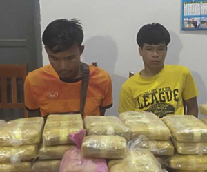 Bắt 2 người mang 200.000 viên ma túy vào Việt Nam