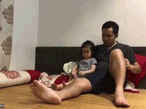 Ông bố trẻ dạy con gái 3 tuổi sau khi về nhà chồng: 'Không biết thức ăn nhiều ít ra sao, con cứ đổ 8 thìa muối vào cho bố'