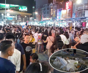Hàng vạn người chen chân dạo phố đêm đầu tiên tại Nghệ An, rác ngập ngụa trên đường sau ít giờ