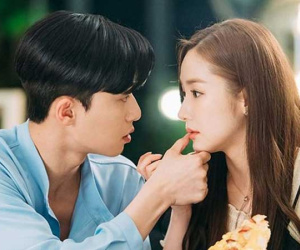 Trốn bạn trai 'ôn chuyện' với tình cũ, tôi rụng rời gặp mẹ chồng tương lai cùng người lạ mặt