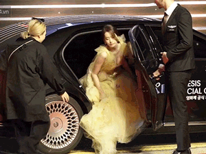 Xuất hiện chưa đến 2 phút, Yoona (SNSD) đẹp 'bức thở' gây 'nổ' thảm đỏ
