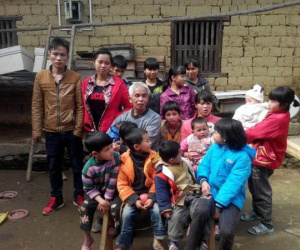 Quá nghèo khó, đôi vợ chồng sinh đứa con thứ 15 ở tuổi 71 mới được hỗ trợ tiền mua bao cao su để kế hoạch hóa gia đình
