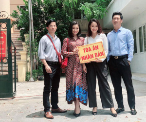 Hậu trường vui như hội của Hoa Hồng Trên Ngực Trái: Bạn thân 'hí hửng' nhìn Khuê ẵm nửa tỷ, Thái buồn như mất sổ gạo!