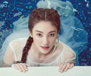 Mỹ nhân nóng bỏng nhất phim Châu Tinh Trì kể về tuổi thơ 'đẹp đến mức bị tẩy chay', xem ảnh mới vỡ lẽ ra sự thật