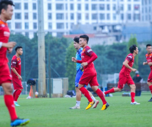 Cận cảnh buổi tập nghiêm túc song thoải mái của đội tuyển bóng đá Việt Nam