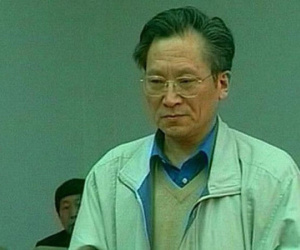 Quan tham TQ có hơn trăm tình nhân, ngủ với cả mẹ lẫn con